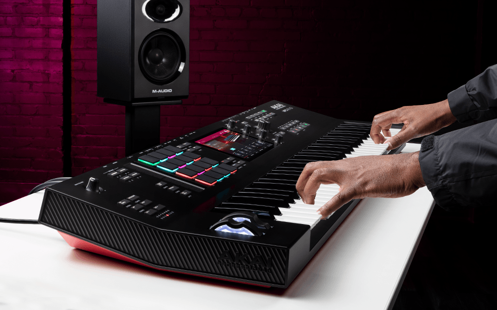 MPK mini Play The Ultimate Traveler